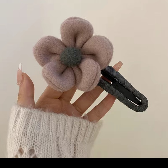 New Women’s plush Flower Hair Claw Clip Pin Floral Hair Accessories in 6 Color - Picture 10 of 16